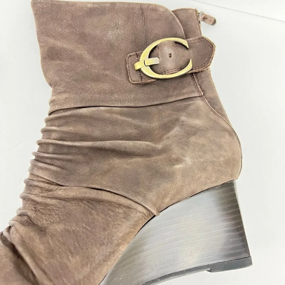 Earthies Chelsea Brown Suede Wedge Boots Size 10 M - Picture 15 of 16